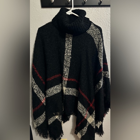 Women’s sweater/poncho - Picture 2 of 2